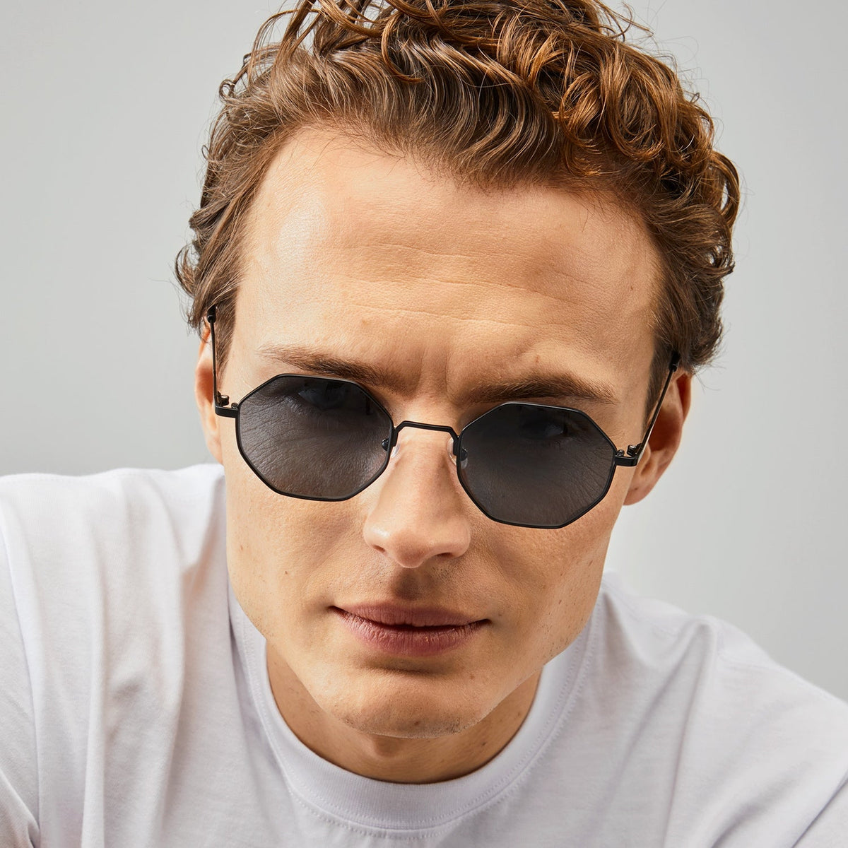 Nividas Hamburg polarized sunglasses in Shiny Black - hexagonal lightweight metal frame