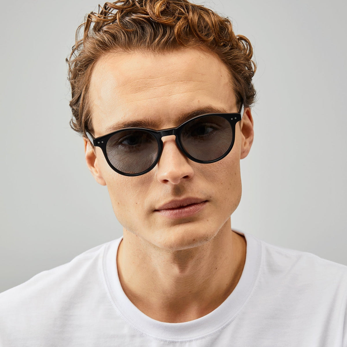 Nividas Paris polarized sunglasses in Shiny Black - round hand-polished acetate frame