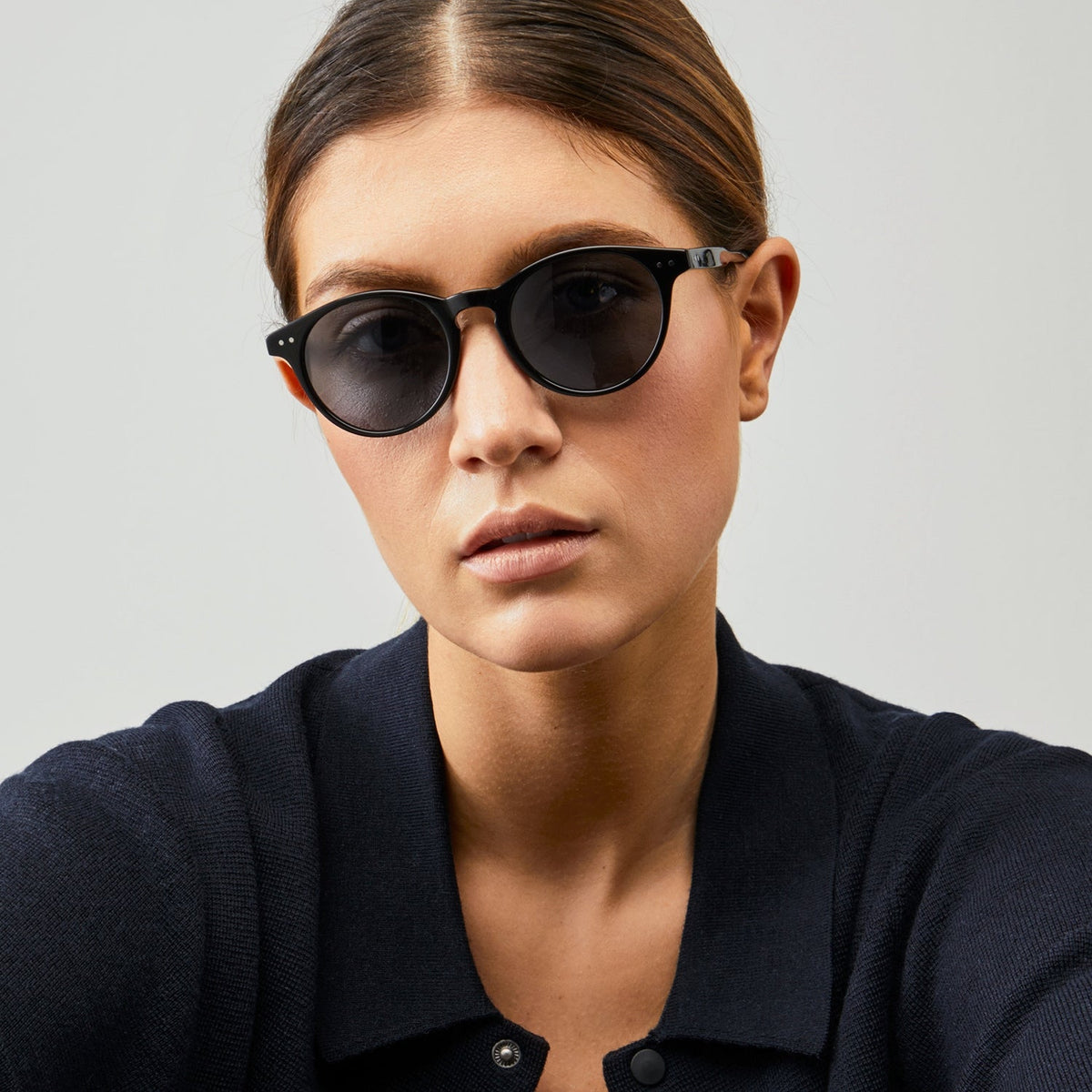 Nividas Paris polarized sunglasses in Shiny Black - round hand-polished acetate frame