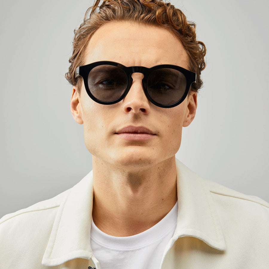 Nividas Stockholm polarized sunglasses in Shiny Black - round hand-polished acetate frame